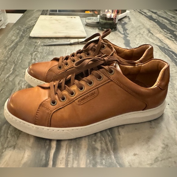 Kenneth Cole Laron Sneakers Size 9 EUC - Picture 1 of 7